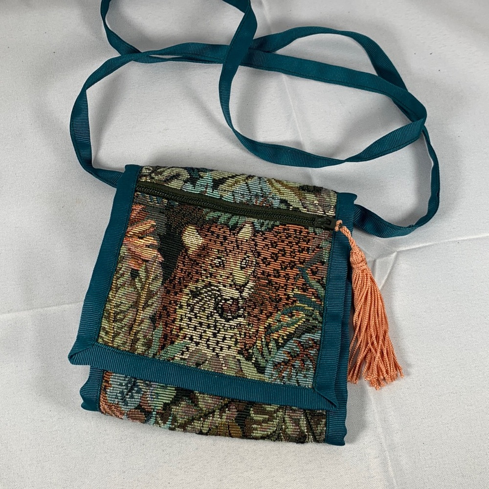 Open road crossbody.  Perfect for concerts! Small.